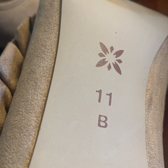 BCBGeneration suede Heels Sz 11 - Picture 7 of 7